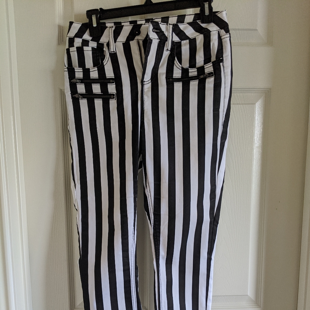 Black heart-Black and white striped pants size 7